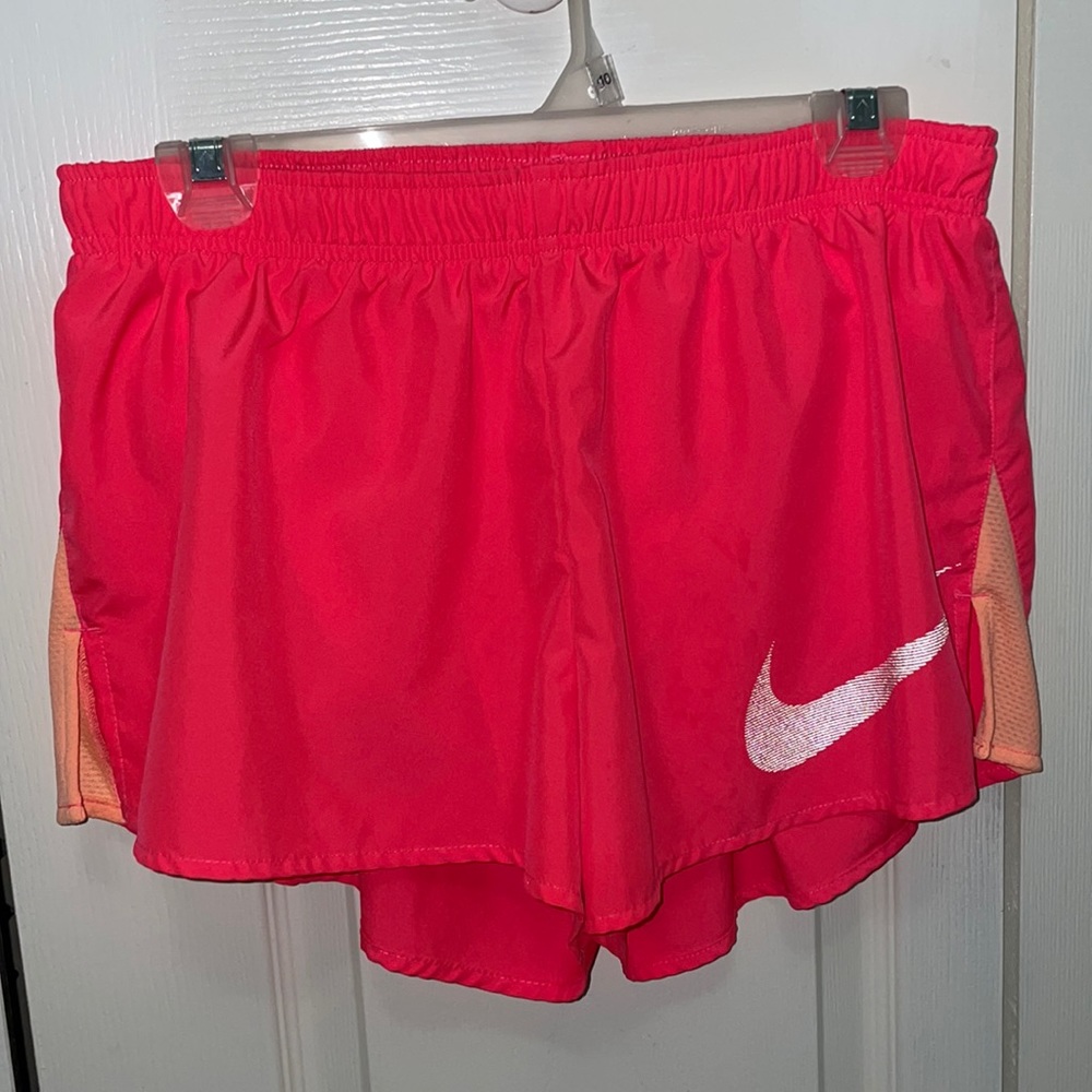 NIKE pink shorts L